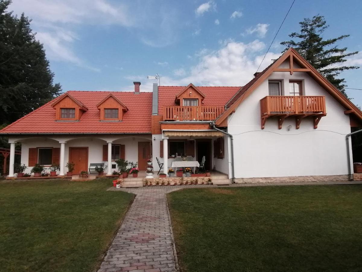 BalatonmáriafürdőTamas Batya Kunyhoja公寓 外观 照片